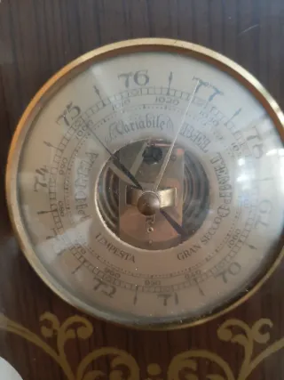 Estación Meteorológica antigua madera