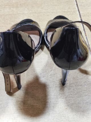 Zapatos de tacón negros charol