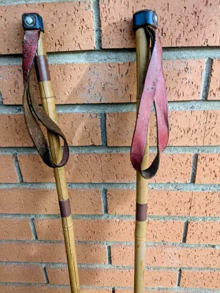 Esquís de Madera Antiguos con Fijaciones.