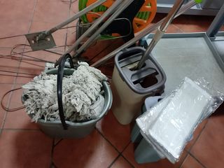 Lote completo de material de limpieza profesional