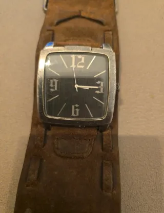 Reloj Guess Cuadrado Correa Marrón