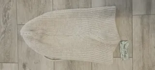 Bufanda de punto beige con cordones