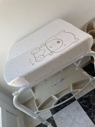 Cambiador y bañera para bebé