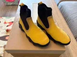 Botas Camper Amarillas y Negras