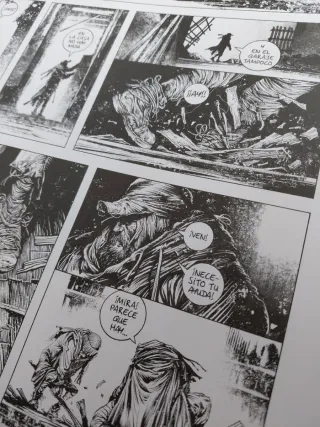 LA CARRETERA. ED. LUJO BLANCO Y NEGRO