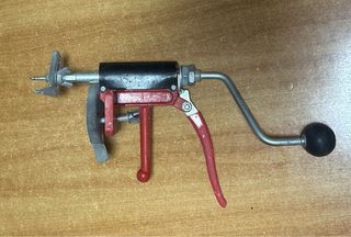 Taglia piastrelle e fora piastrelle