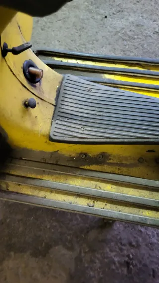 Vespa PX 125 Correos Amarilla