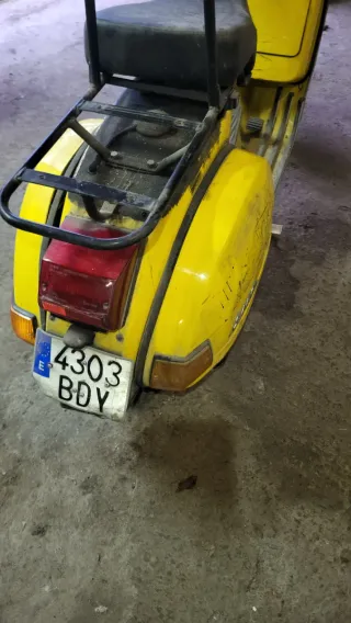 Vespa PX 125 Correos Amarilla