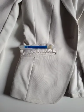 Blazer para mujer de H&M en color Marfil. Talla 34