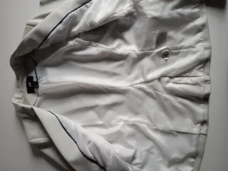 Blazer para mujer de H&M en color Marfil. Talla 34