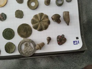 Monedas medievales y medallas religiosas plomos