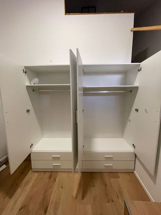 Armario de madera blanco con cajones