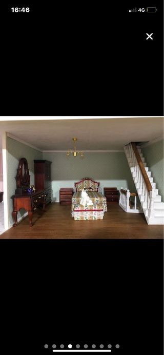 Casa de muñecas de madera