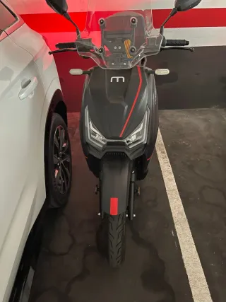 Moto Scooter Automática Negra