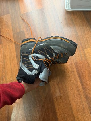 Stivali da montagna AKU semi-rigidi