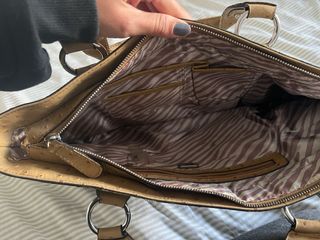 Bolso Guess Azul y Beige Estampado