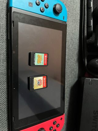 Nintendo Switch + Estuche + Mando + 2 Juegos