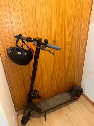 Patinete Xiaomi + Casco Negro