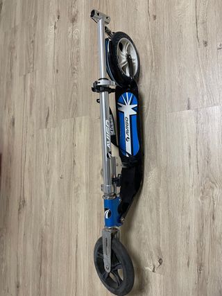 Patinete Avigo azul y negro