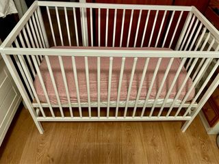 Cuna de madera sin usar