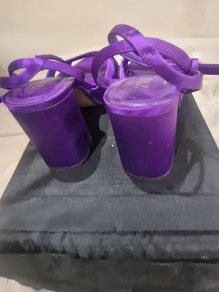 Sandalias Moradas de Tacón