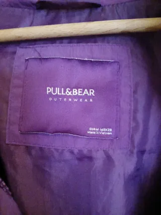 Chaqueta Pull and Bear plumífera morada T.M
