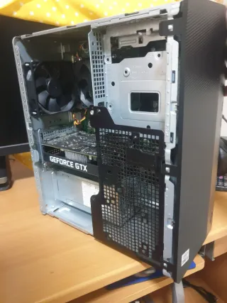 Ordenador Gaming HP Negro con Luces Verdes