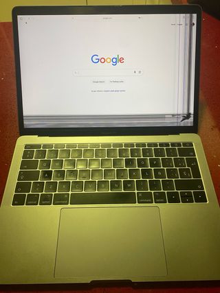 MacBook Pro 13” 2017 – Funciona bien pantalla rota