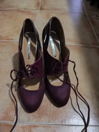 Zapatos tacón burdeos bimateria Marie Mari