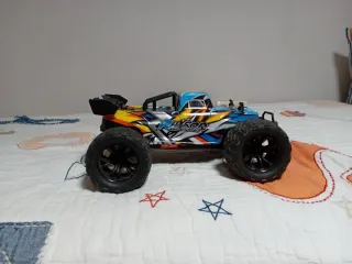 Coche teledirigido, alcanza 40 km/h