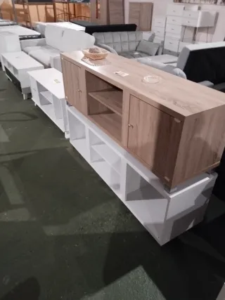 Mueble TV madera y blanco