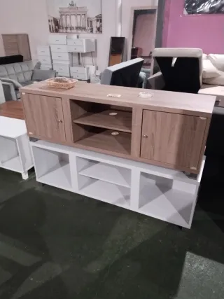 Mueble TV madera y blanco