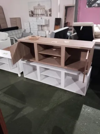 Mueble TV madera y blanco