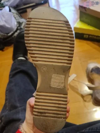 Sandalias beige mujer