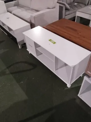 Mueble TV blanco con cajones y estantes