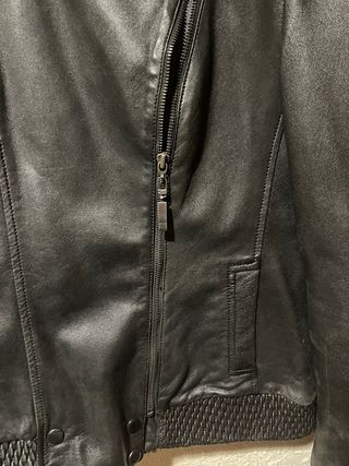 Cazadora de piel negra Adolfo Domínguez