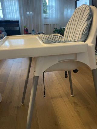 Trona IKEA con cojín y funda sin usar