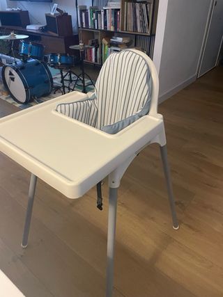 Trona IKEA con cojín y funda sin usar