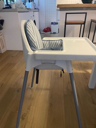 Trona IKEA con cojín y funda sin usar