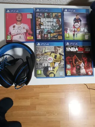 PS4 (Playstation 4) con 5 juegos y mandos