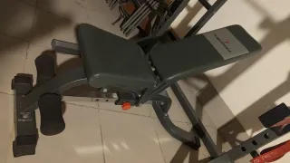 Rack de sentadillas y press de banca