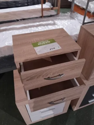 Mesita de noche 3 cajones