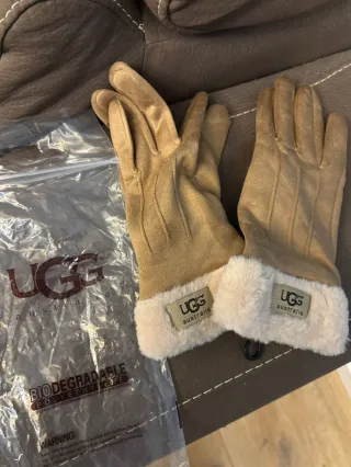 Guanti UGG in camoscio con pelliccia