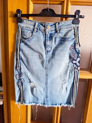 Falda vaquera entubada talla 34. OFERTAAAAAA