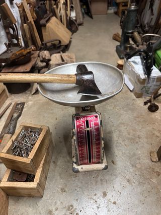 Martillo hacha antigua