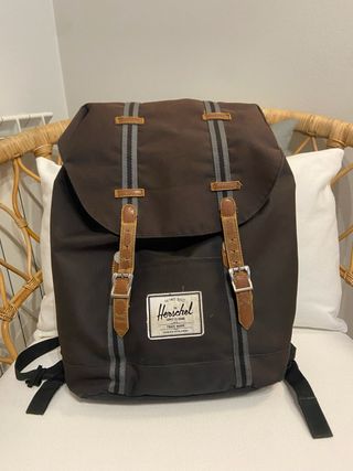 Mochila Herschel Negra con tiras marrones