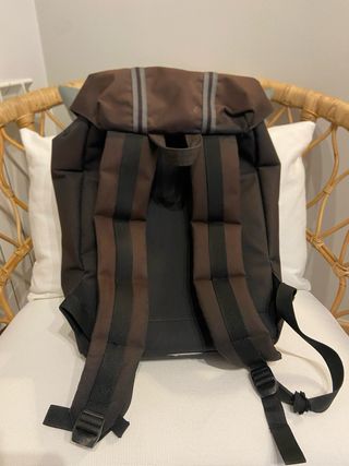 Mochila Herschel Negra con tiras marrones