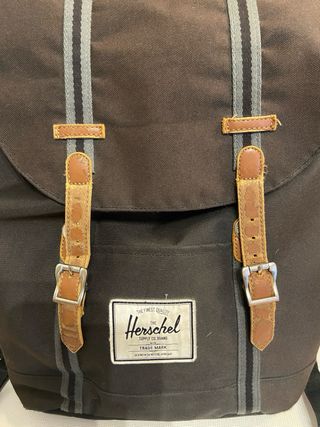 Mochila Herschel Negra con tiras marrones