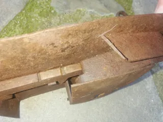 Antigua cerradura y llave de forja