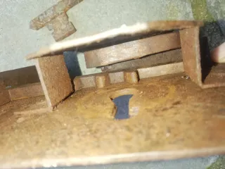 Antigua cerradura y llave de forja